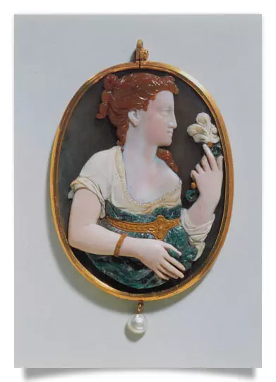 Postcard: Cameo, Half-Figure of a Girl