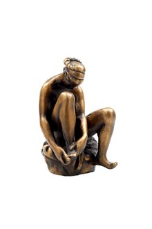 Replica: Woman cutting her Toenails
