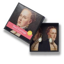 Pearl Earrings: Philippine Welser
