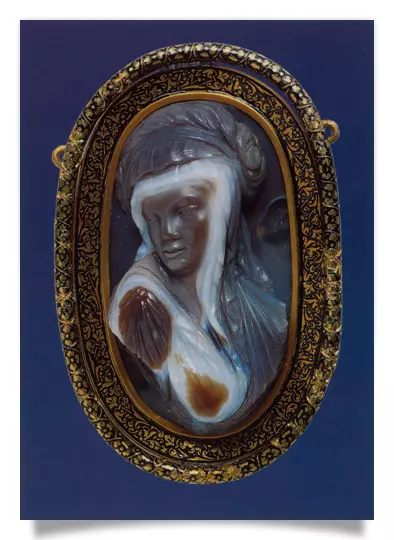 Postcard: Cameo with female Mulatto